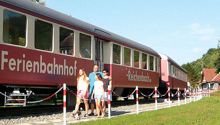 Ferienbahnhof Reichenbach im Dahner Felsenland – Ferienwohnungen im Eisenbahnwaggon